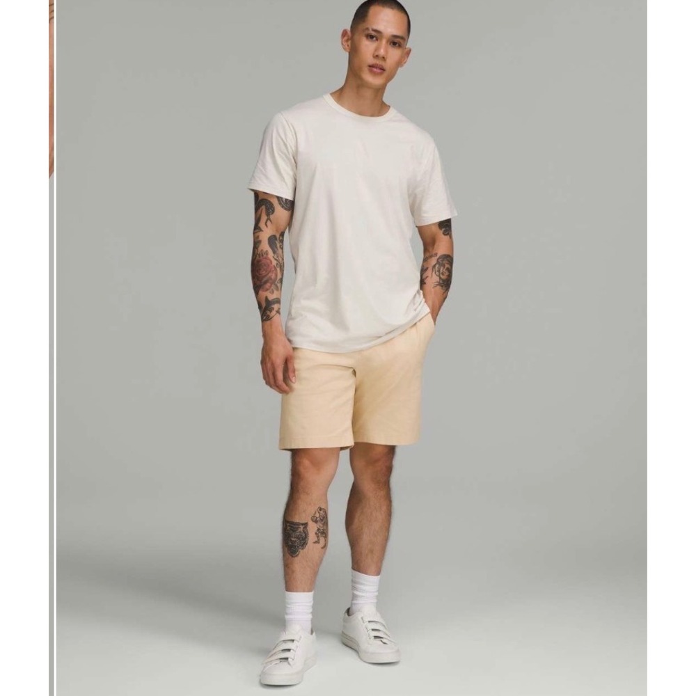 Lululemon Commission Short 9 Classic Fit Beige Tan Chino Shorts Mens 34 LM7AUES